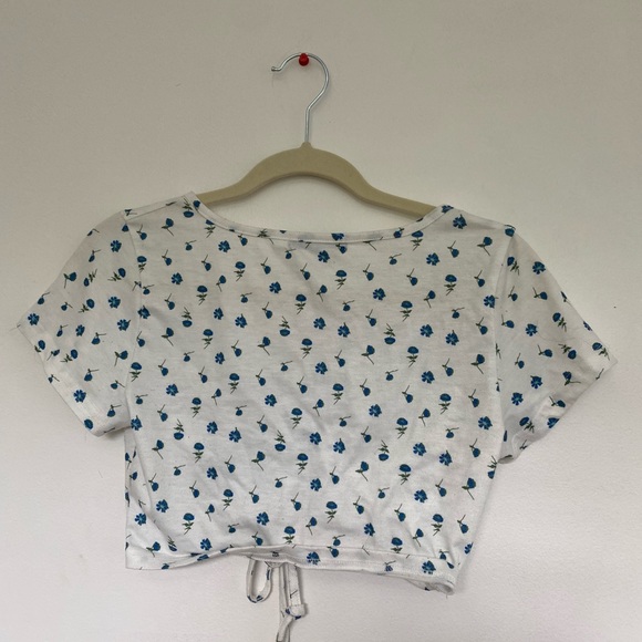 Cropped shirt, size small - Picture 2 of 4